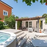 Alis Villa *